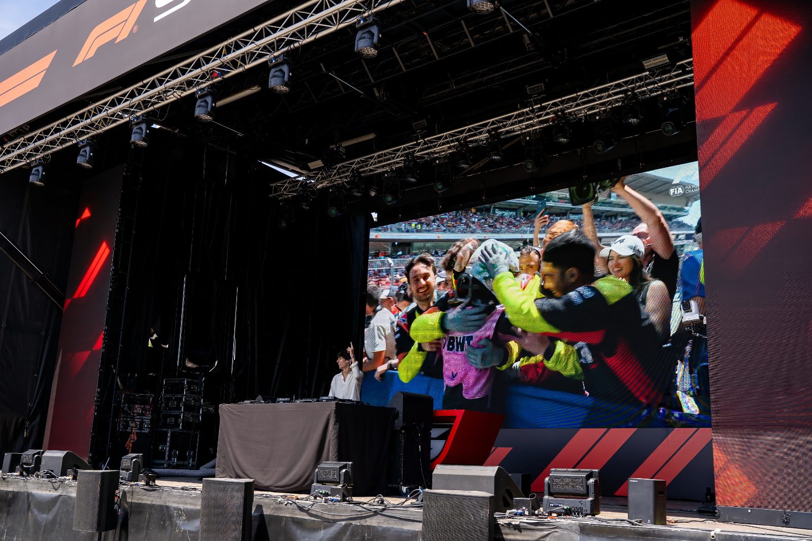 The F1 Stage at the Circuit de Barcelona-Catalunya with 'casa très' repeated across the screen behind the DJ.